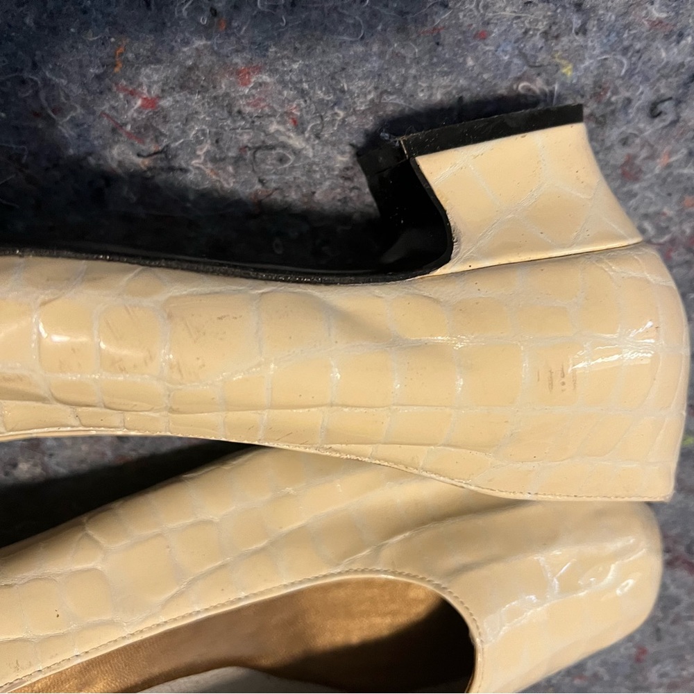 Cream Embossed 10W - Picture 5 of 9